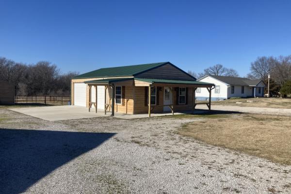 Home on 5.2 acres Just outside Nevada Mo - Image# 3